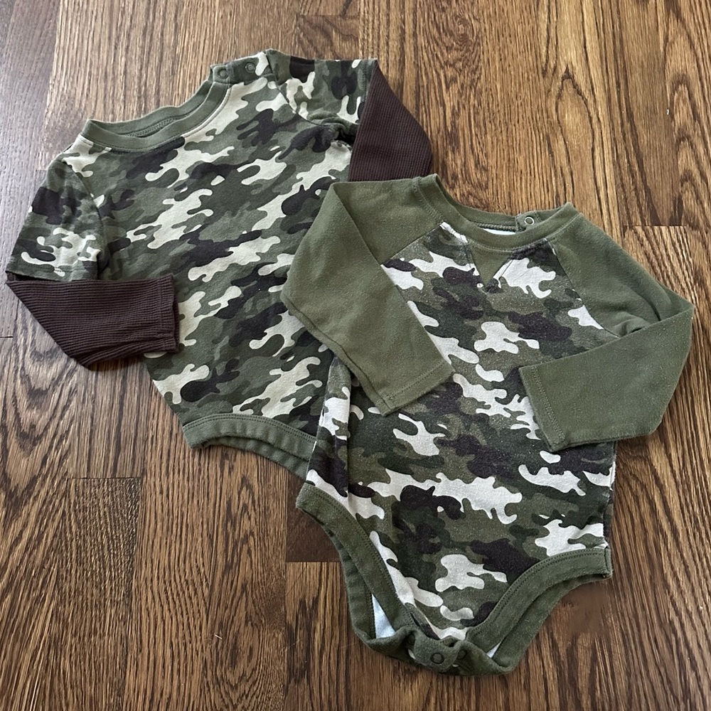 Garanimals camouflage long sleeve bodysuits, size 18M